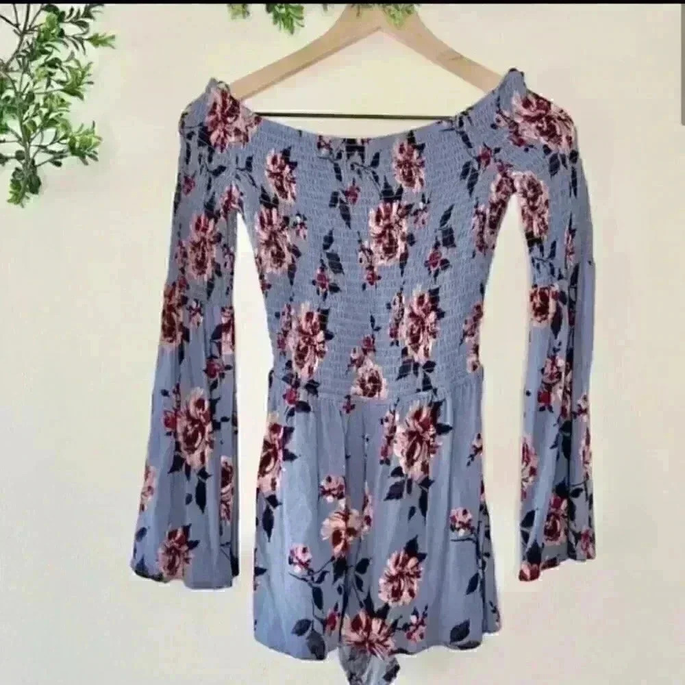 ⭐️ Kendall and Kylie blue floral romper